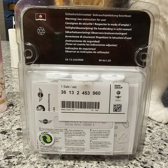 OEM Original Mini Cooper Wheel Bolt Lock Set - Still in Package - Picture 2 of 2